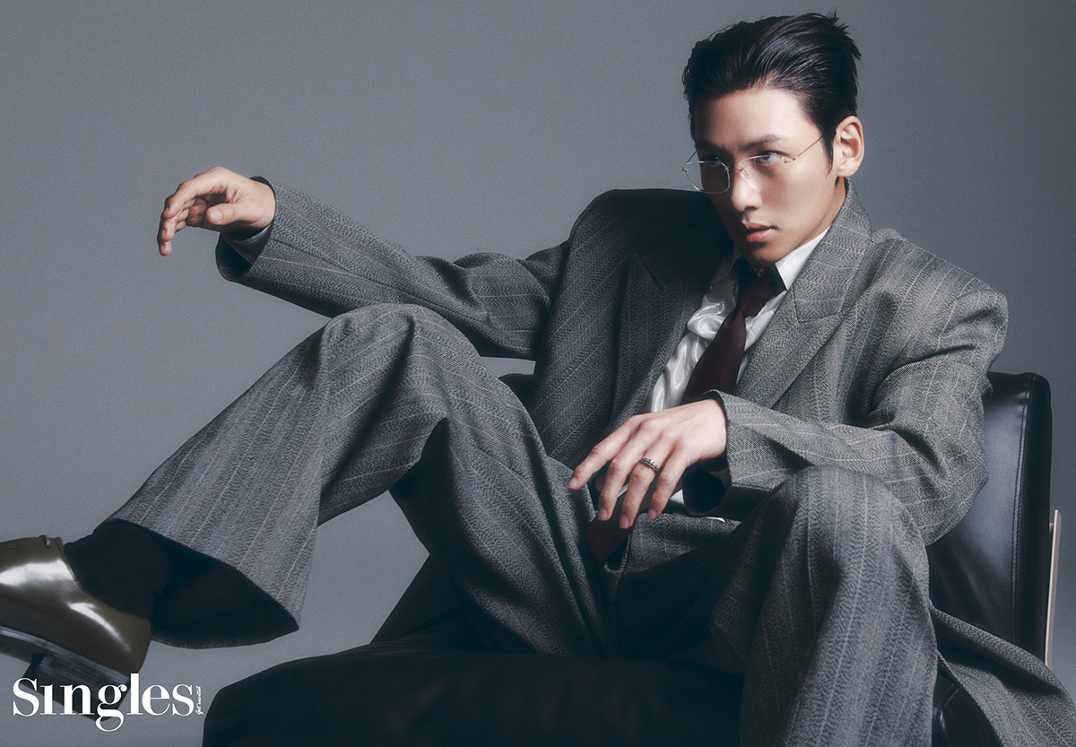 지창욱의 싱글즈 화보 이미지, 지창욱, 지창욱화보, 지창욱싱글즈, 최악의 악, 조각도시 